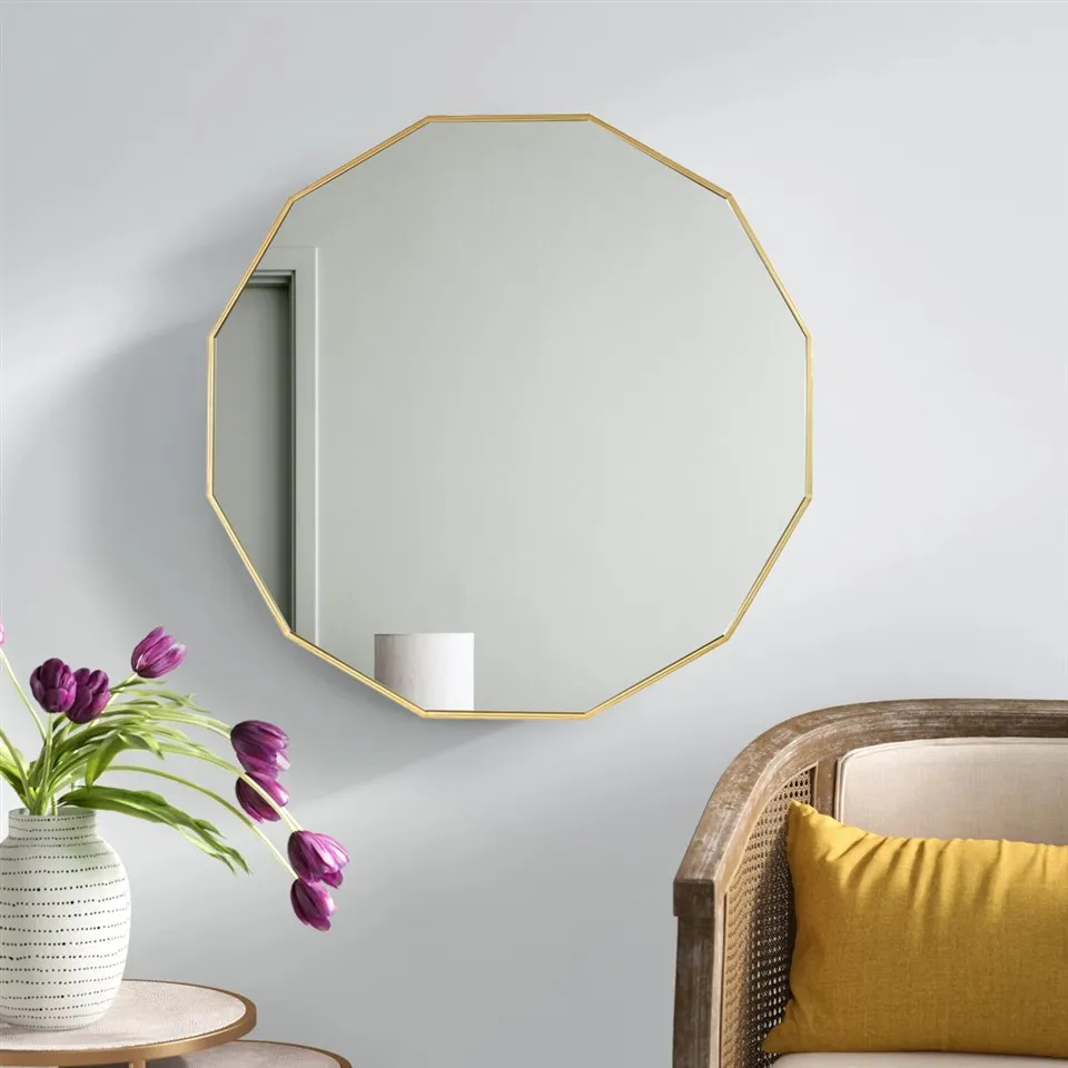 Mera Moderna Ħadid Framed Wall Mirror